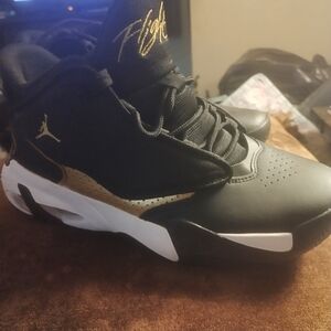 Youth size 7 Jordans blk